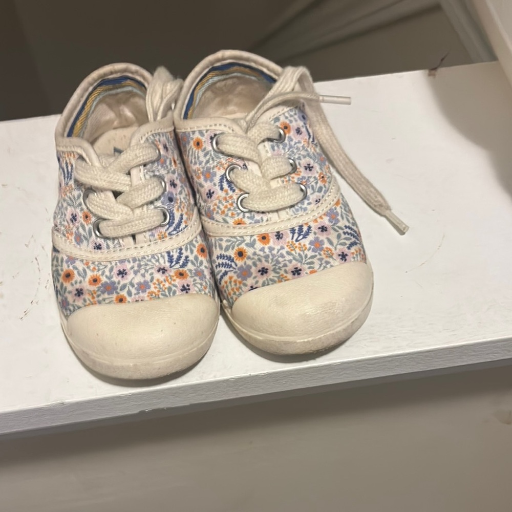 Zara White Baby Walker Shoes with Floral Design